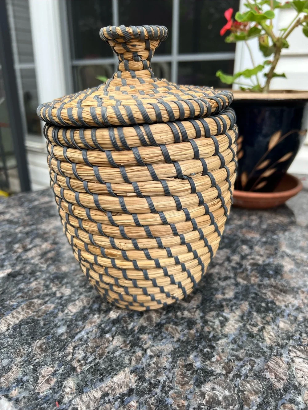 Sweet Grass Woven Basket w/ Lid cylinder shape 8”x5.5”